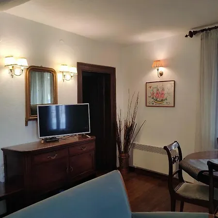 Sea View Vintage & River Ground Apartment Chorefton