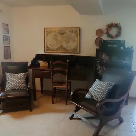 Lägenhet Vintage House By The Sea