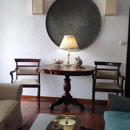 Lägenhet Vintage House By The Sea