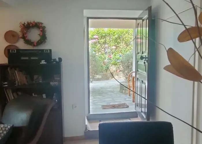 Lägenhet Vintage House By The Sea Chorefton