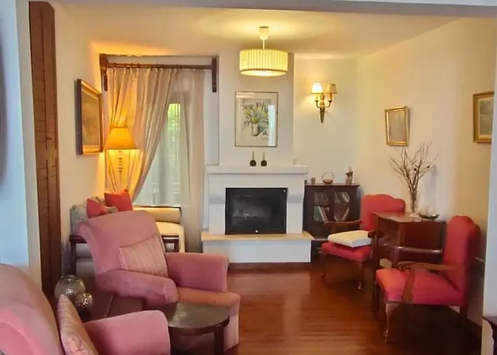 Vintage House By The Sea *